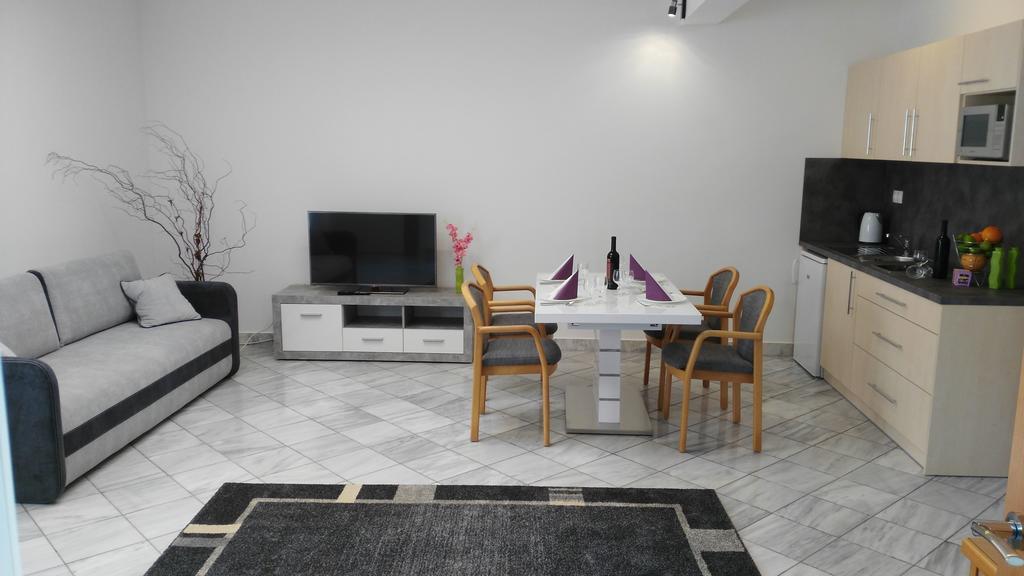 Apartmán Fueredi Haz Apartman Šoproň Exteriér fotografie
