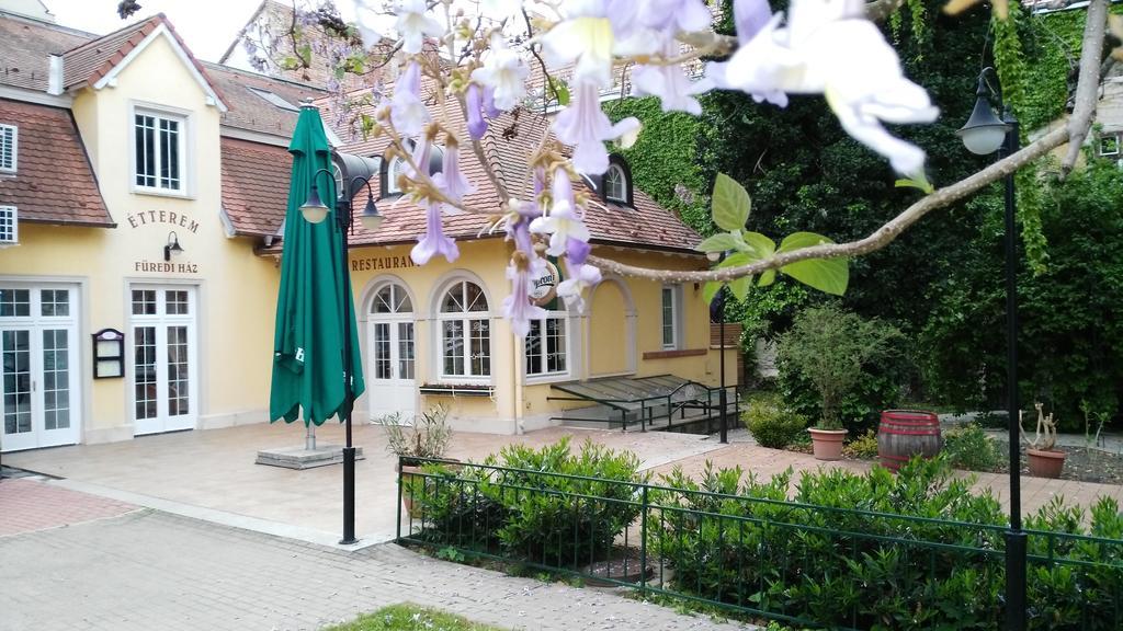 Apartmán Fueredi Haz Apartman Šoproň Exteriér fotografie