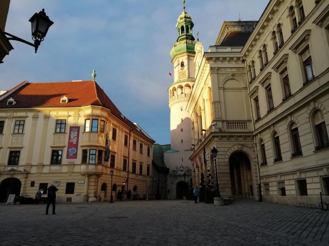 Apartmán Fueredi Haz Apartman Šoproň Exteriér fotografie