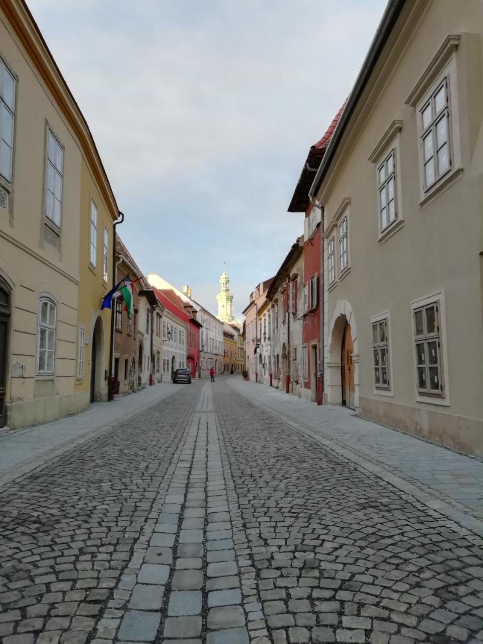 Apartmán Fueredi Haz Apartman Šoproň Exteriér fotografie