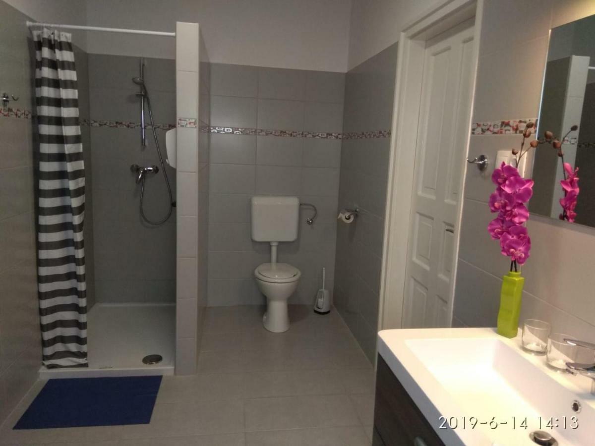 Apartmán Fueredi Haz Apartman Šoproň Exteriér fotografie
